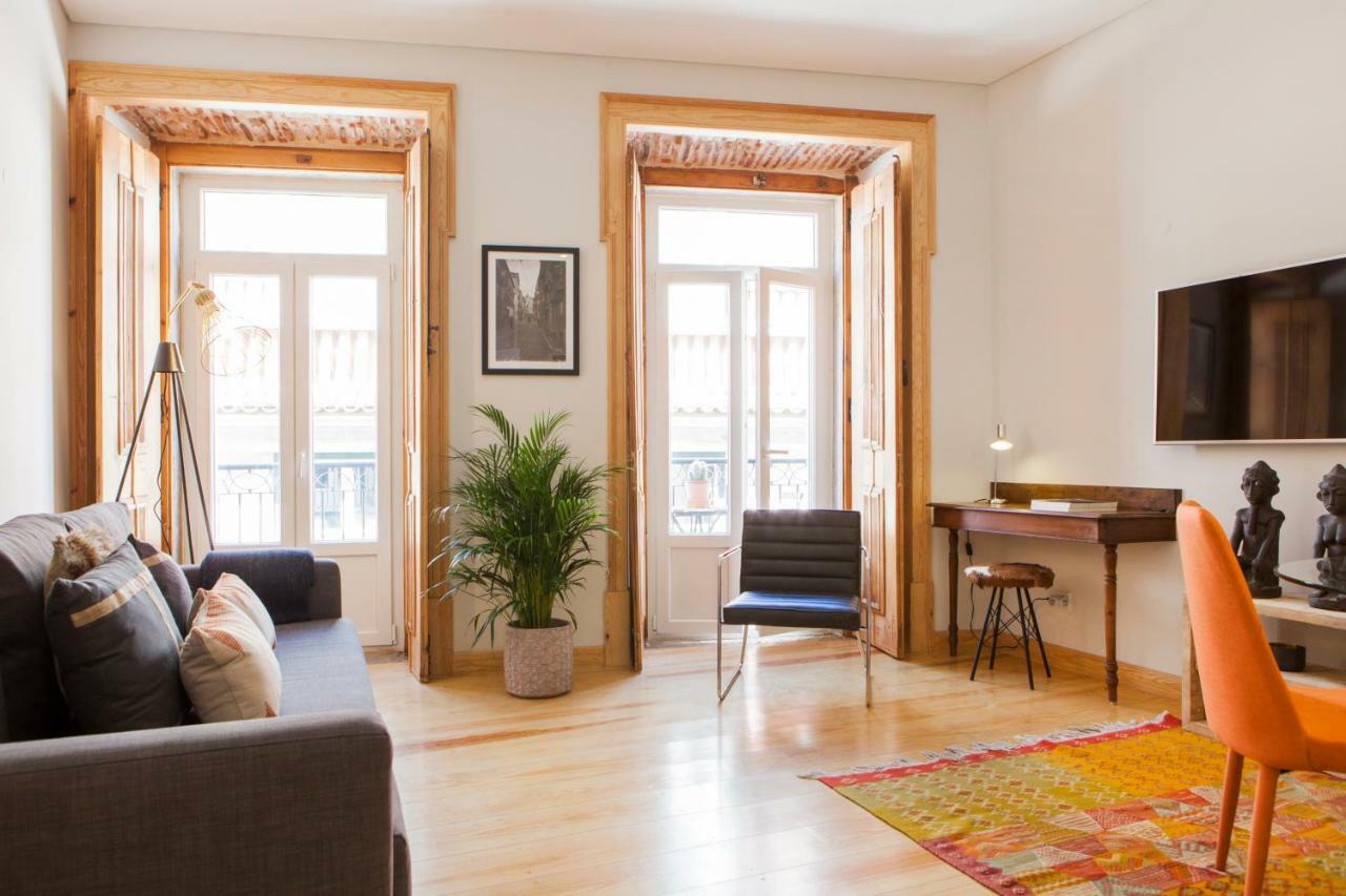 Charming Flat With Balconies Central Chiado District 2 Bedrooms & Ac 19Th Century Building Lisbona Esterno foto